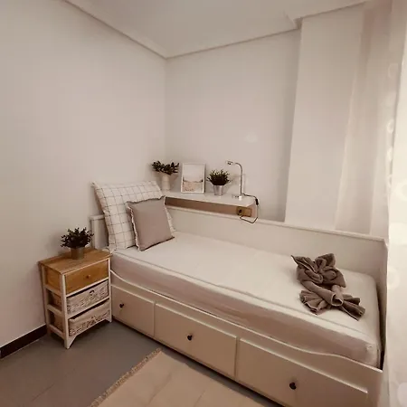 Locos 1, 200m Apartment