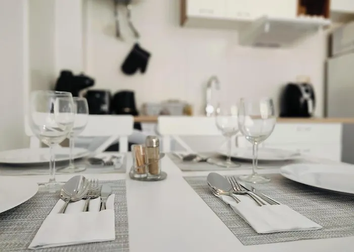 Locos 1, 200m شقة *